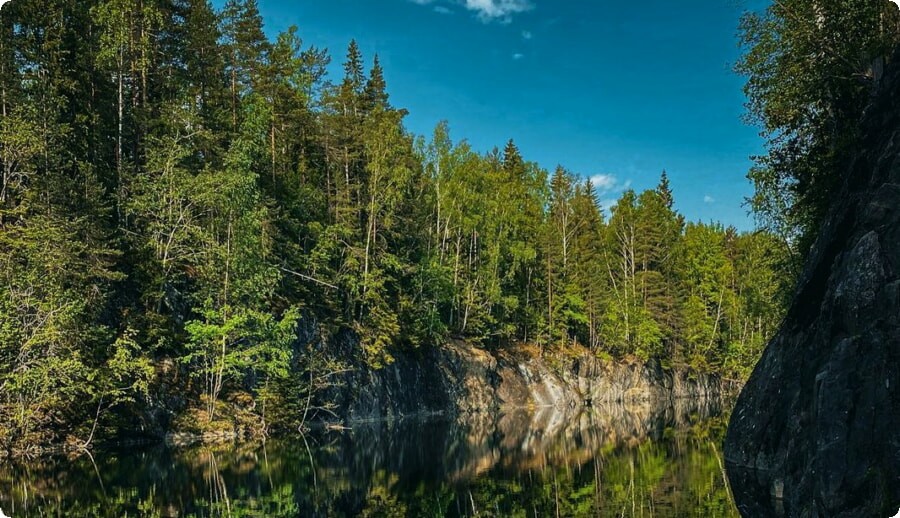스웨덴의 깊은 숲과 호수